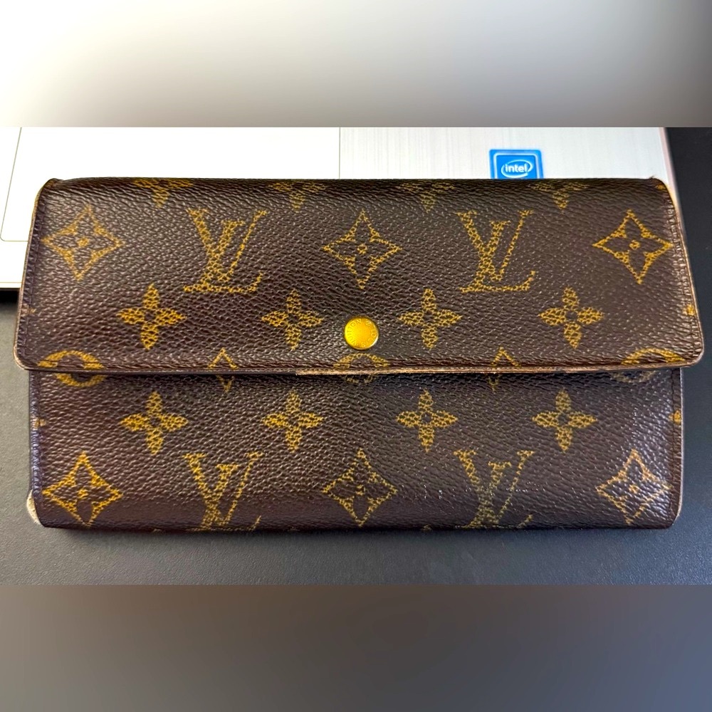 💯LOUIS VUITTON Monogram Bi-Fold Walltet